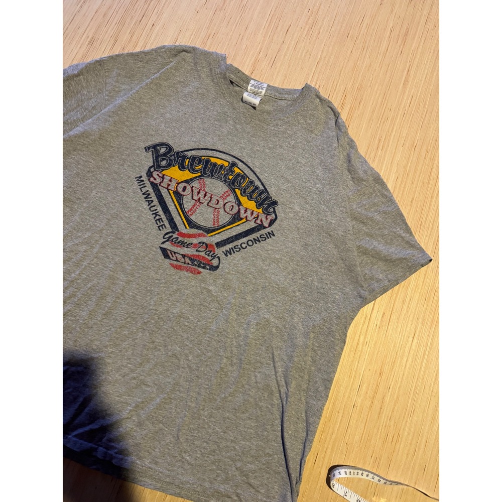 Brewtown Showdown Milwaukee Wisconsin Baseball Graphic T-Shirt Gray Mens 2XL 47